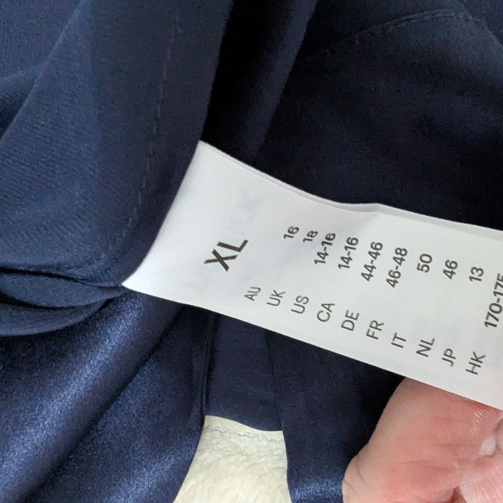 Elegant Blue Silk Sleeveless Top - Picture 6 of 8